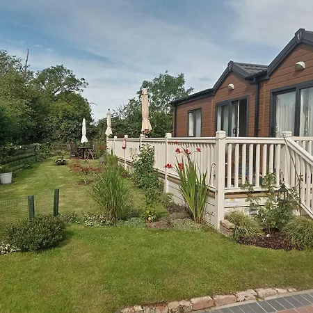 Willow Tree Luxury Lodge With Private Hot-Tub And Garden Only 6 Miles To York Wilberfoss Exterior photo