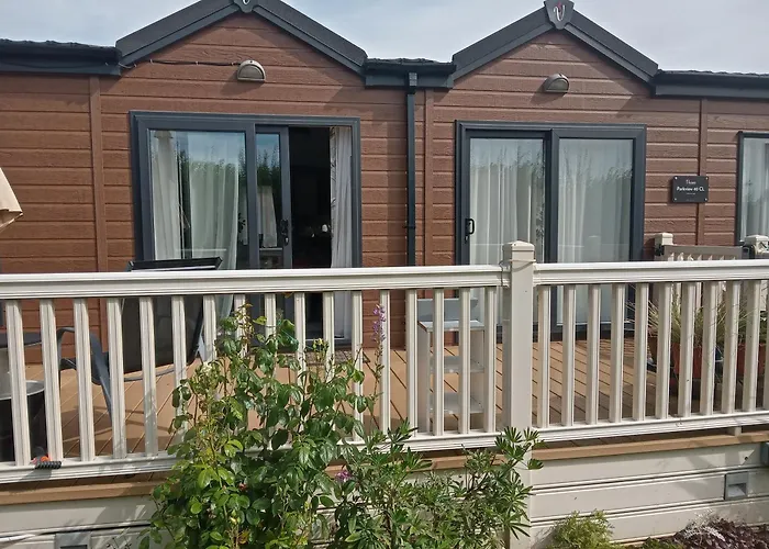 Willow Tree Luxury Lodge With Private Hot-Tub And Garden Only 6 Miles To York