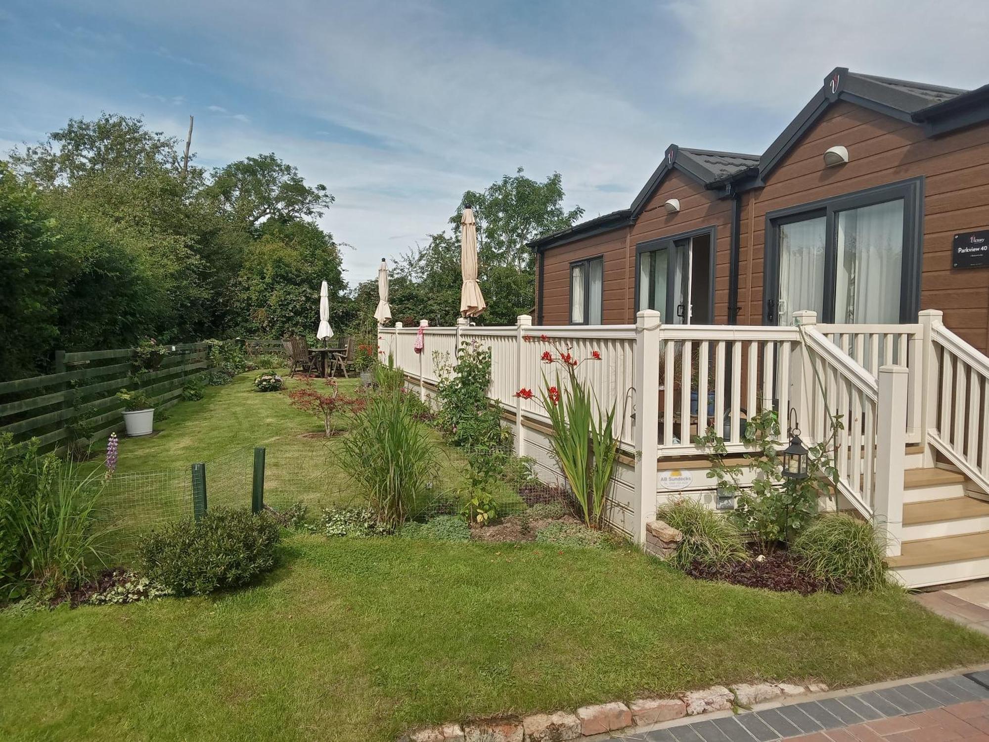 Willow Tree Luxury With Private Hot-tub And Garden Only 6 Miles To York