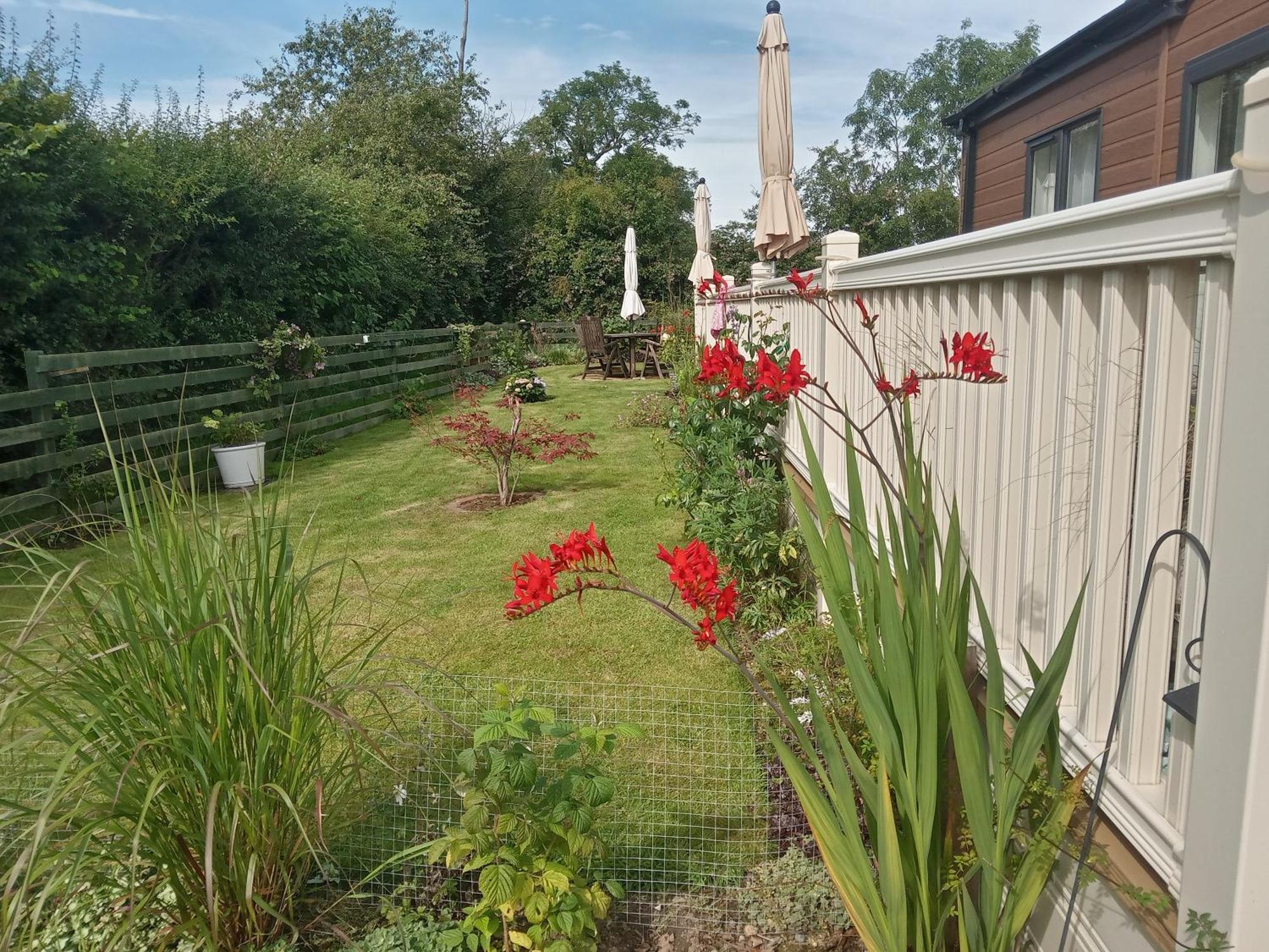 Willow Tree Luxury With Private Hot-tub And Garden Only 6 Miles To York *
