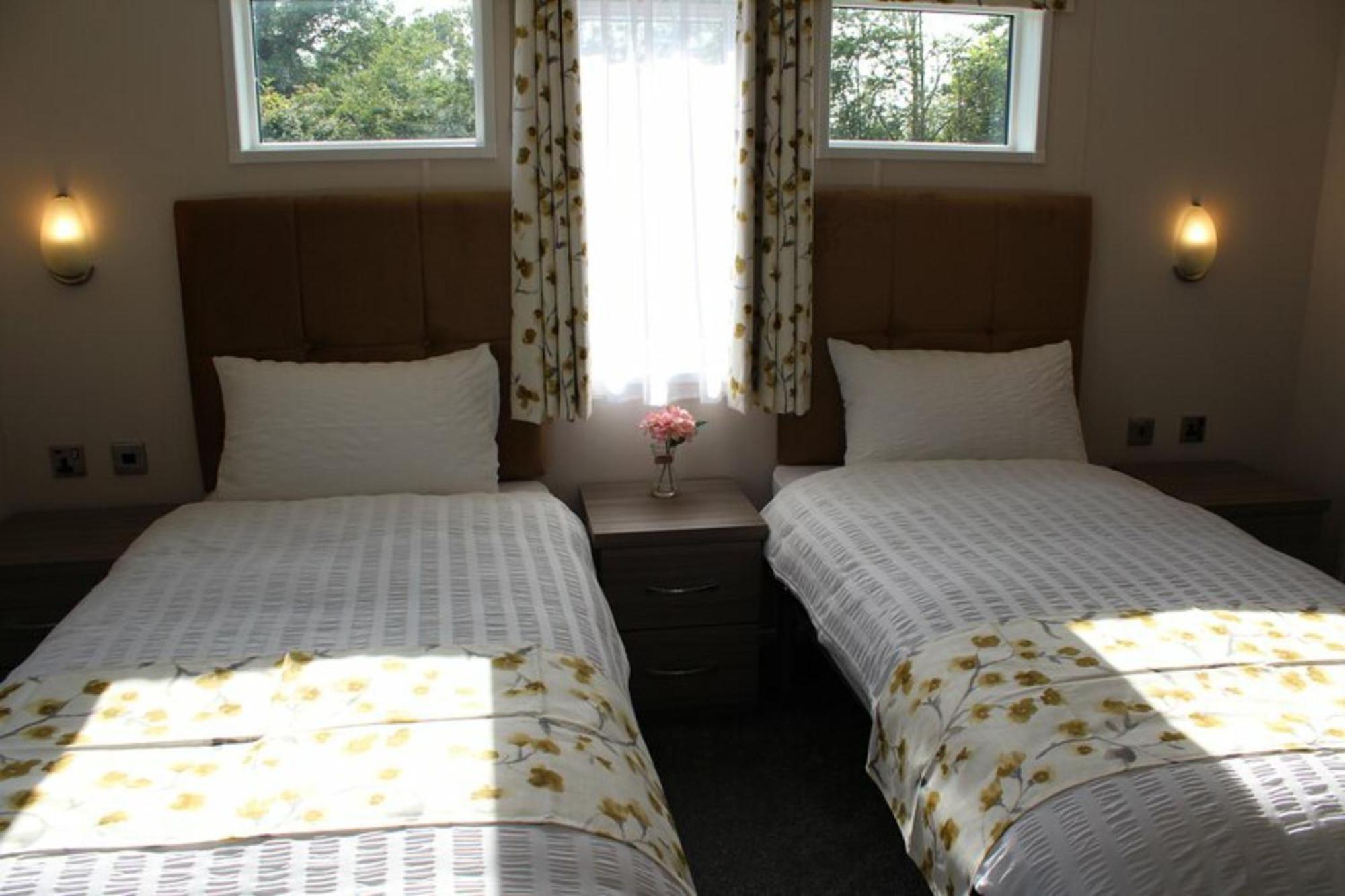 Willow Tree Luxury With Private Hot-tub And Garden Only 6 Miles To York Wilberfoss