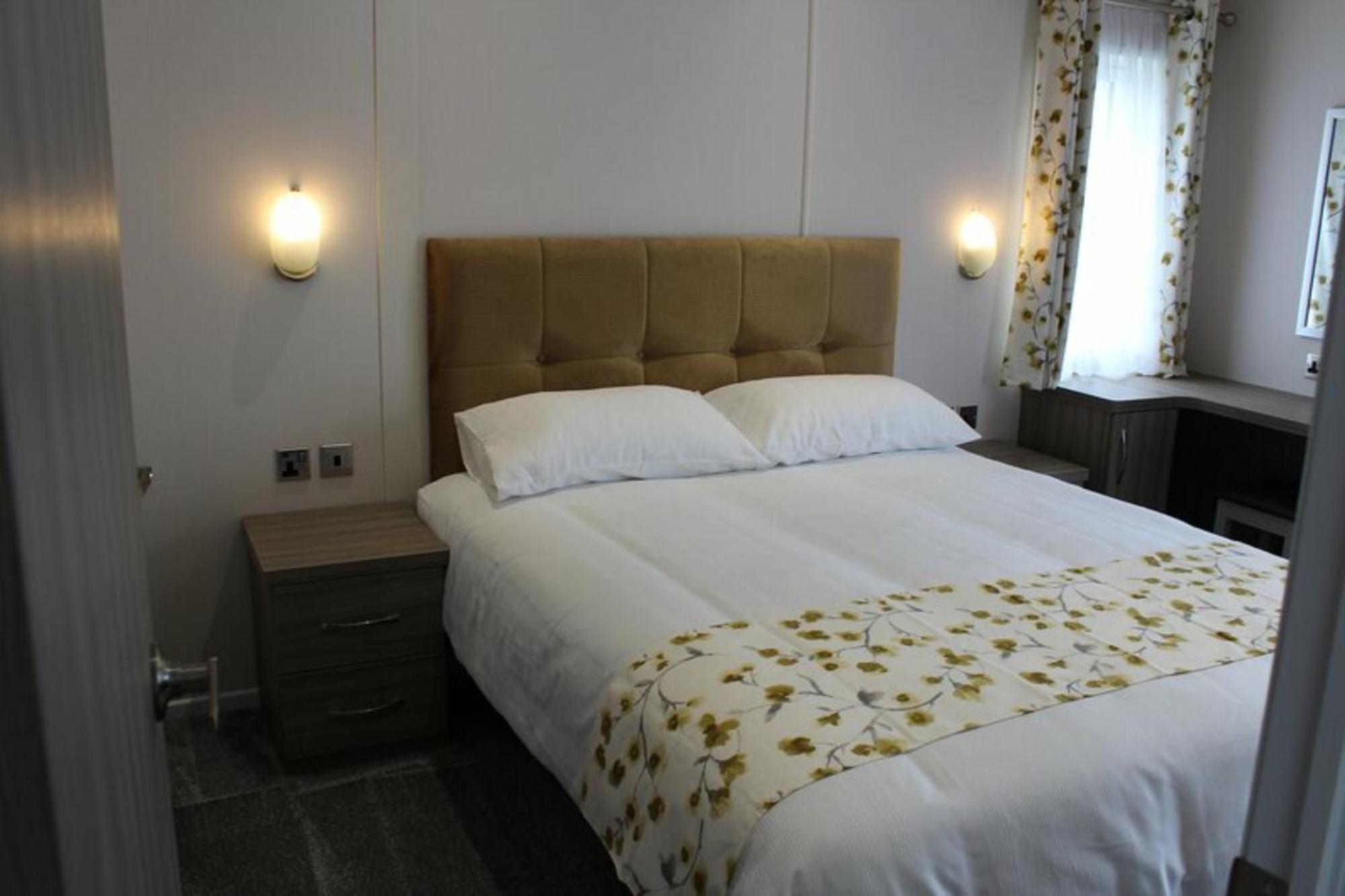 Willow Tree Luxury With Private Hot-tub And Garden Only 6 Miles To York Holiday home Wilberfoss