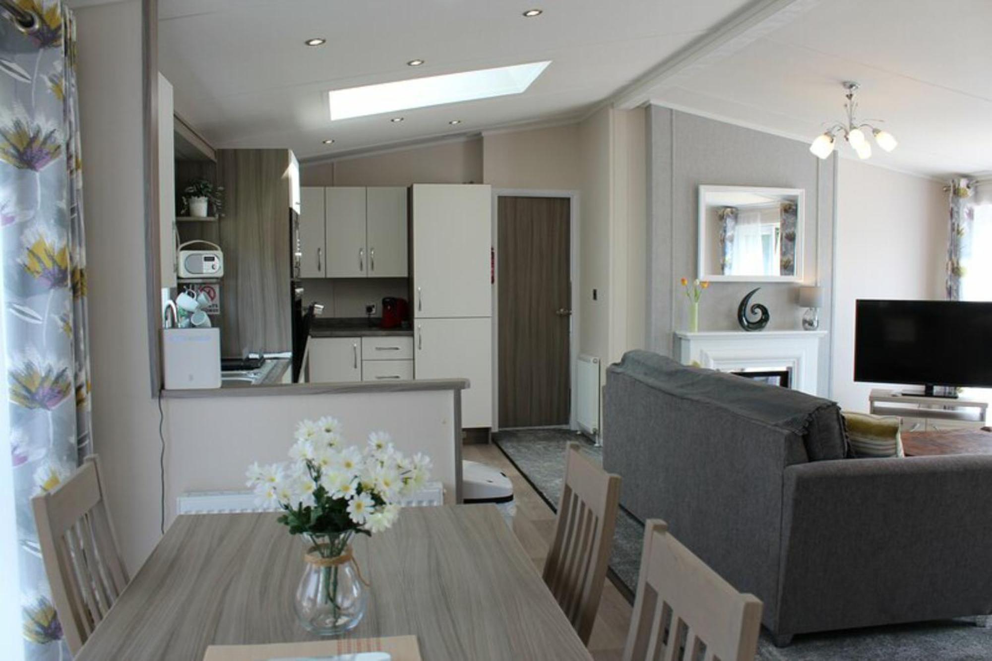 Willow Tree Luxury With Private Hot-tub And Garden Only 6 Miles To York Wilberfoss